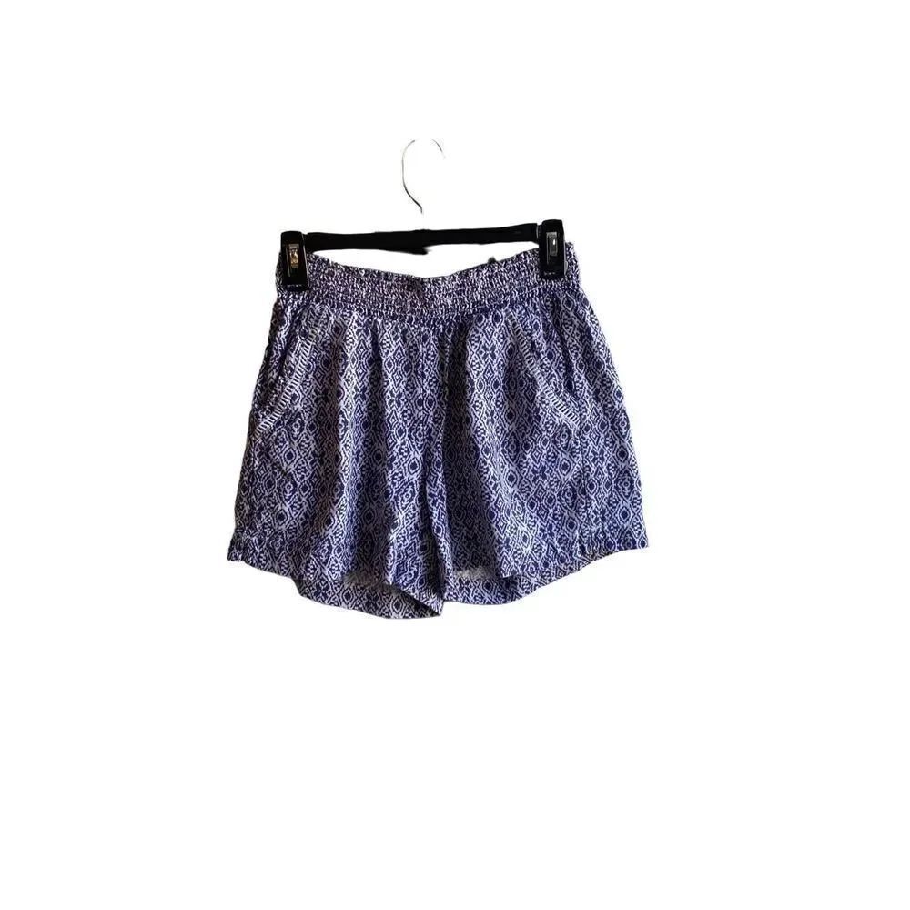 Briggs women’s linen blend, short blue and white print size small